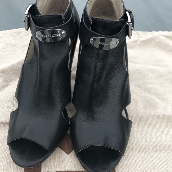 Michael Kors Shoes - Picture 3 of 10